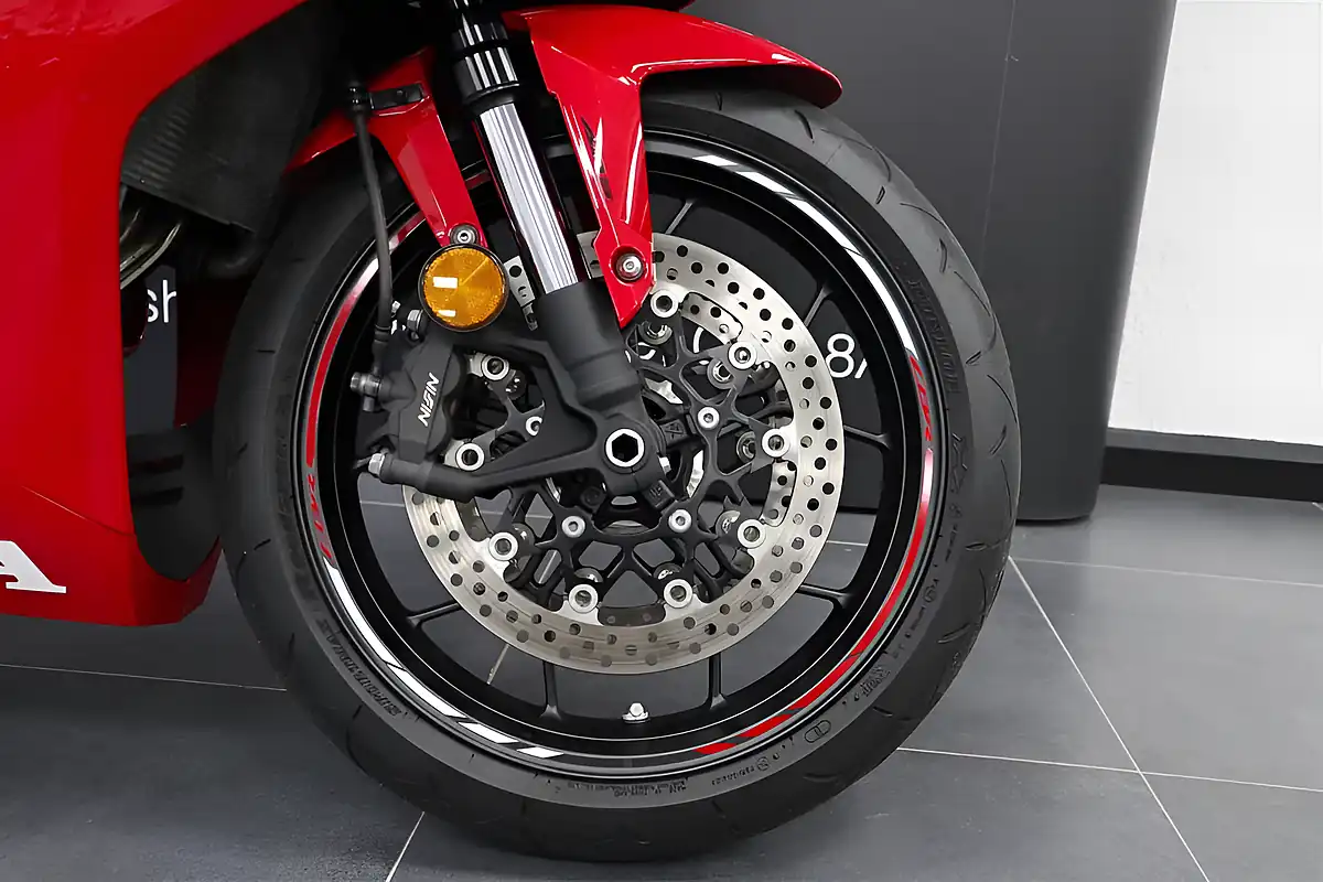 Used 2024 Honda Cbr 650 R Sports Pack Red - Interior and Exterior details 9
