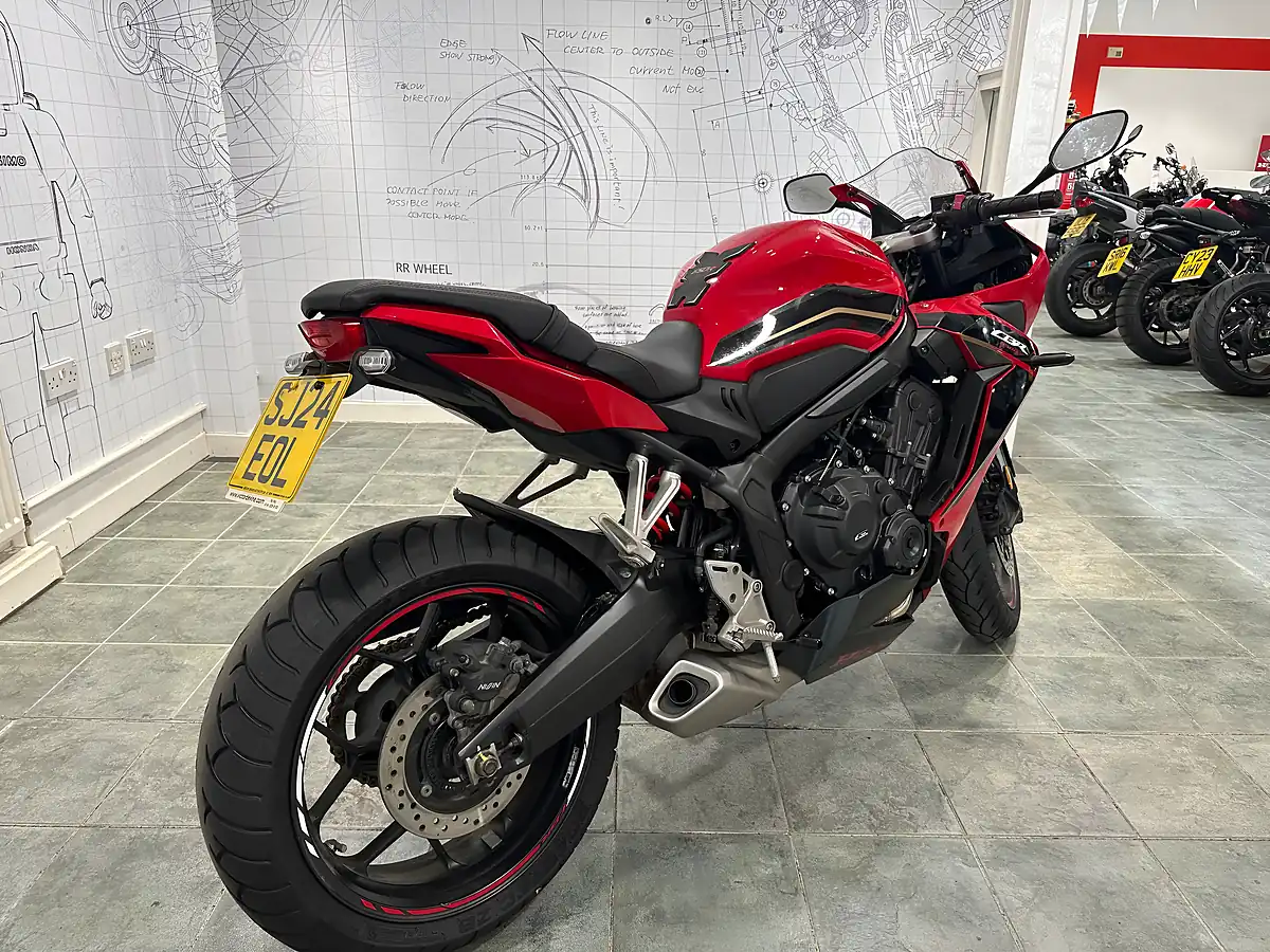 Used 2024 Honda Cbr 650R Red - Interior and Exterior details 3