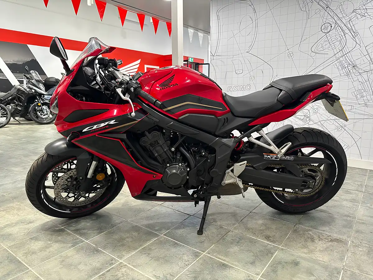 Used 2024 Honda Cbr 650R Red - Interior and Exterior details 5