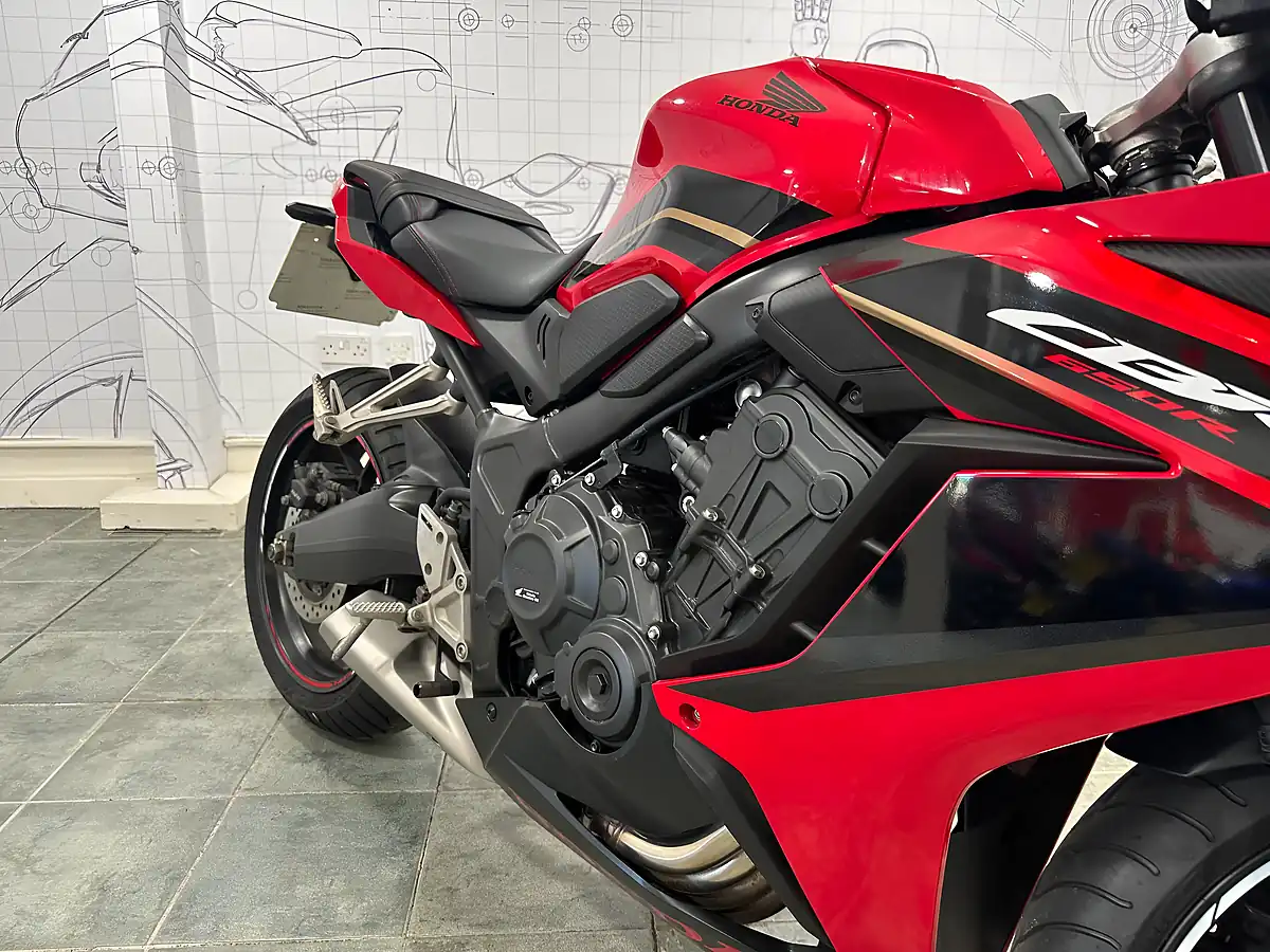 Used 2024 Honda Cbr 650R Red - Interior and Exterior details 7