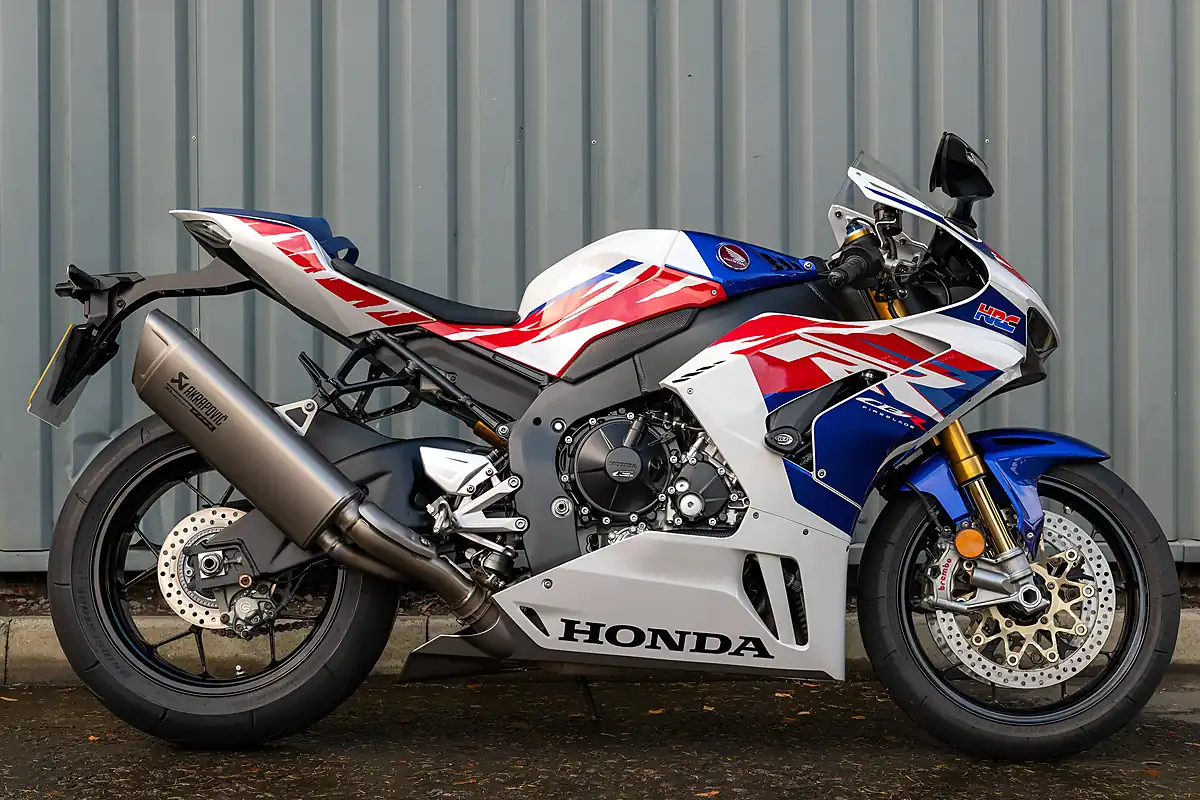 Used 2024 Honda CBR1000RR-R Fireblade Sp 30th Anniversary Pearl Glare White - Front View