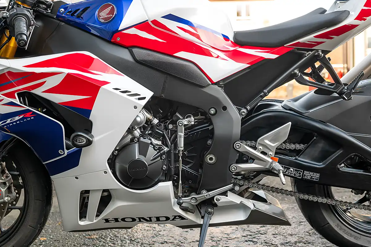 Used 2024 Honda CBR1000RR-R Fireblade Sp 30th Anniversary Pearl Glare White - Interior and Exterior details 10