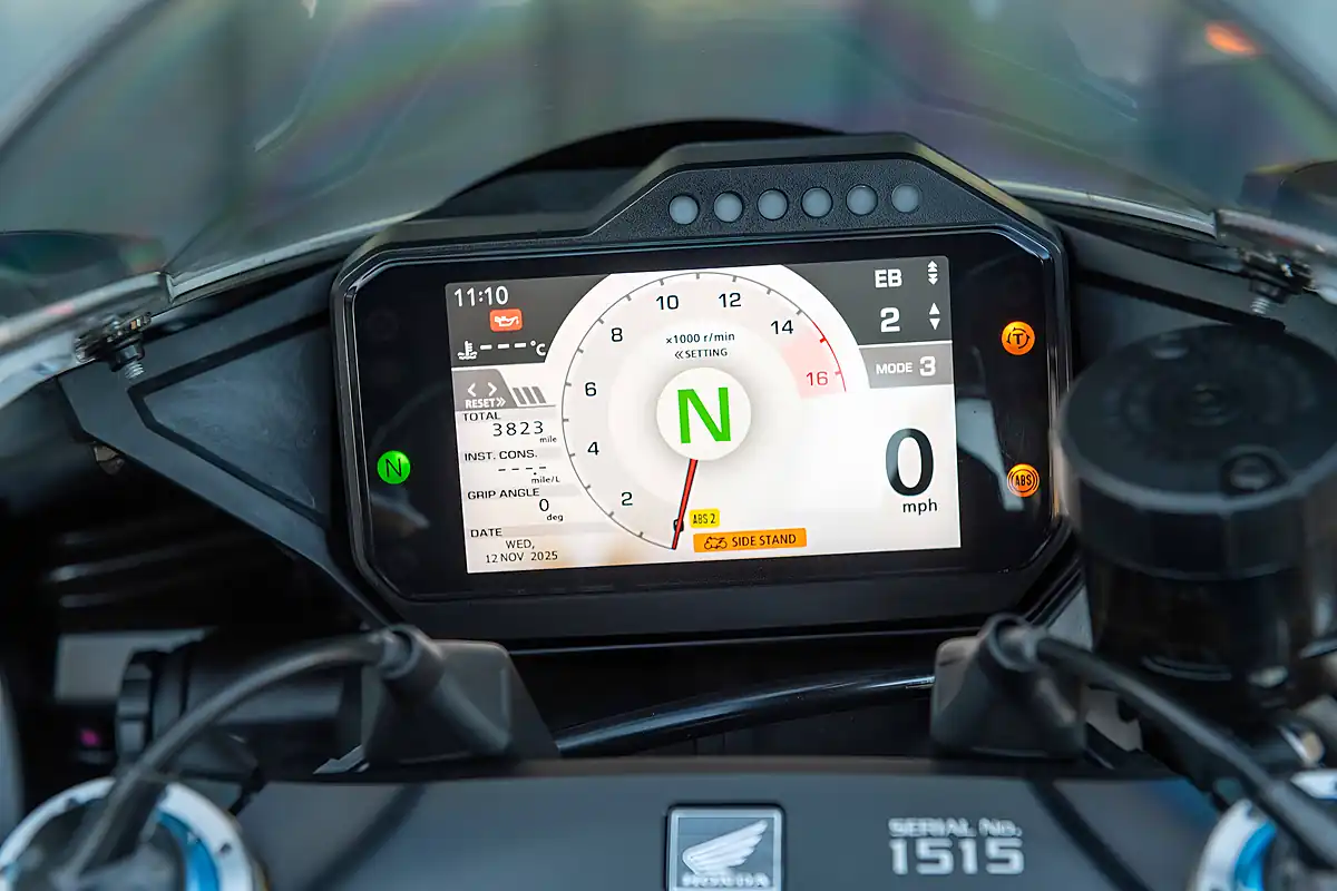 Used 2024 Honda CBR1000RR-R Fireblade Sp 30th Anniversary Pearl Glare White - Interior and Exterior details 13