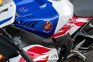 Used 2024 Honda CBR1000RR-R Fireblade Sp 30th Anniversary Pearl Glare White - Interior and Exterior details 17