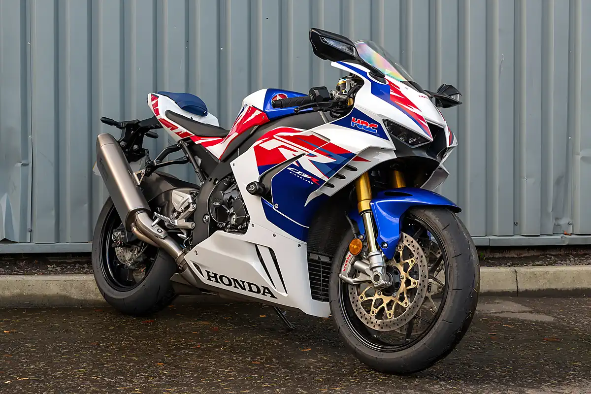 Used 2024 Honda CBR1000RR-R Fireblade Sp 30th Anniversary Pearl Glare White - Interior and Exterior details 2