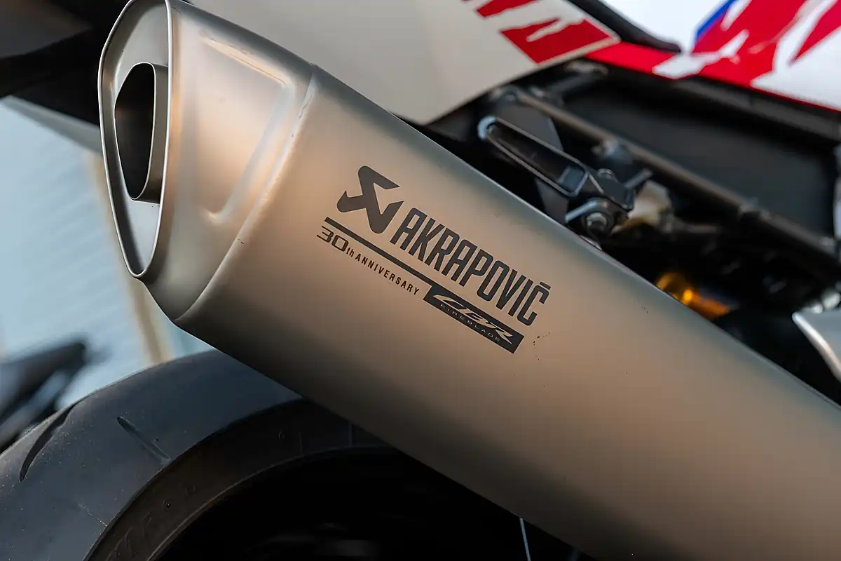 Used 2024 Honda CBR1000RR-R Fireblade Sp 30th Anniversary Pearl Glare White - Interior and Exterior details 20
