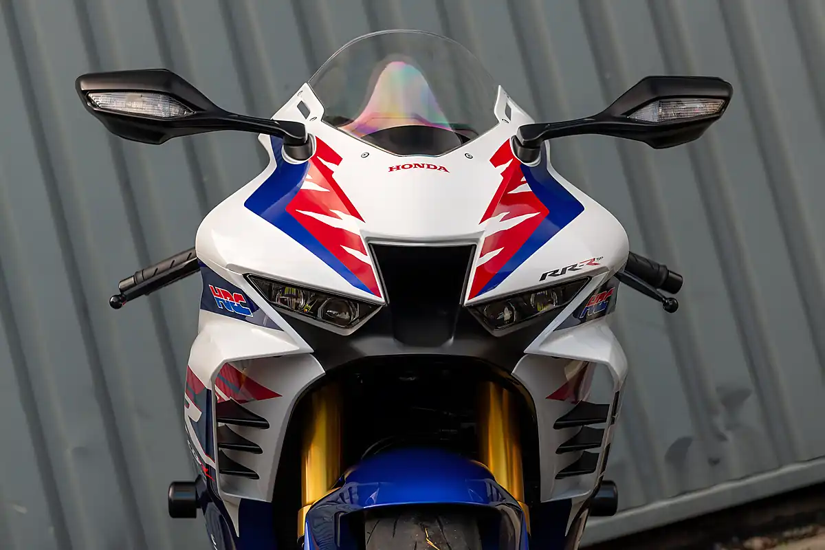 Used 2024 Honda CBR1000RR-R Fireblade Sp 30th Anniversary Pearl Glare White - Interior and Exterior details 3