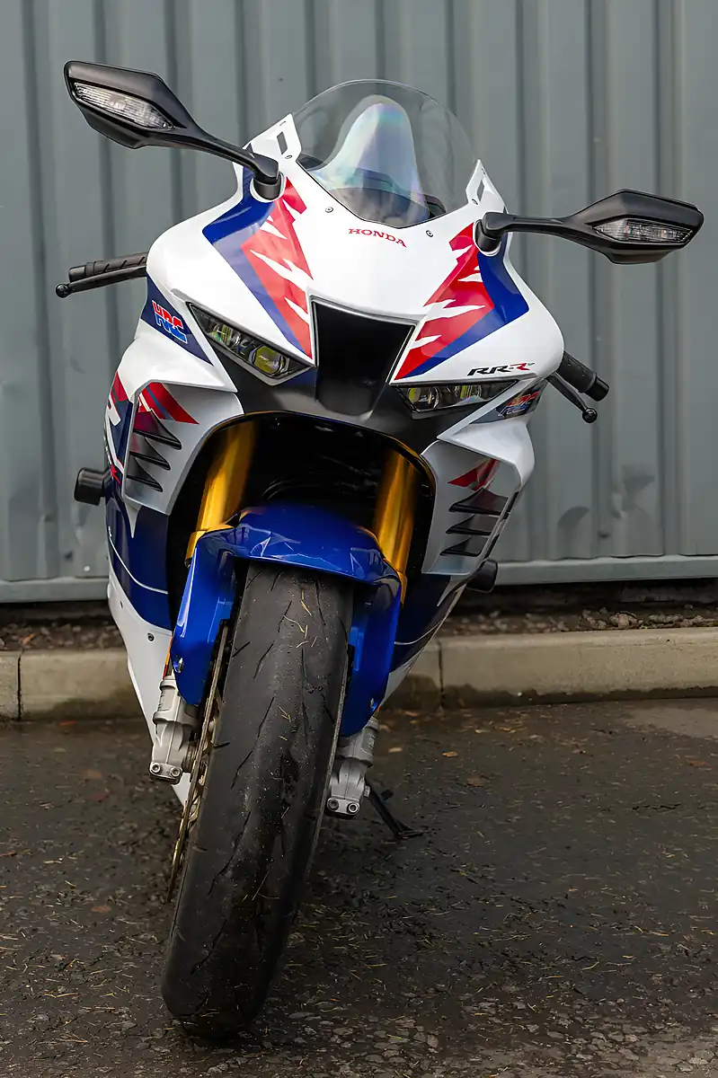 Used 2024 Honda CBR1000RR-R Fireblade Sp 30th Anniversary Pearl Glare White - Interior and Exterior details 4