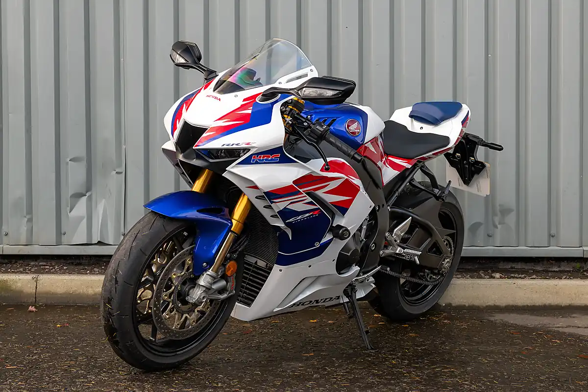 Used 2024 Honda CBR1000RR-R Fireblade Sp 30th Anniversary Pearl Glare White - Interior and Exterior details 5