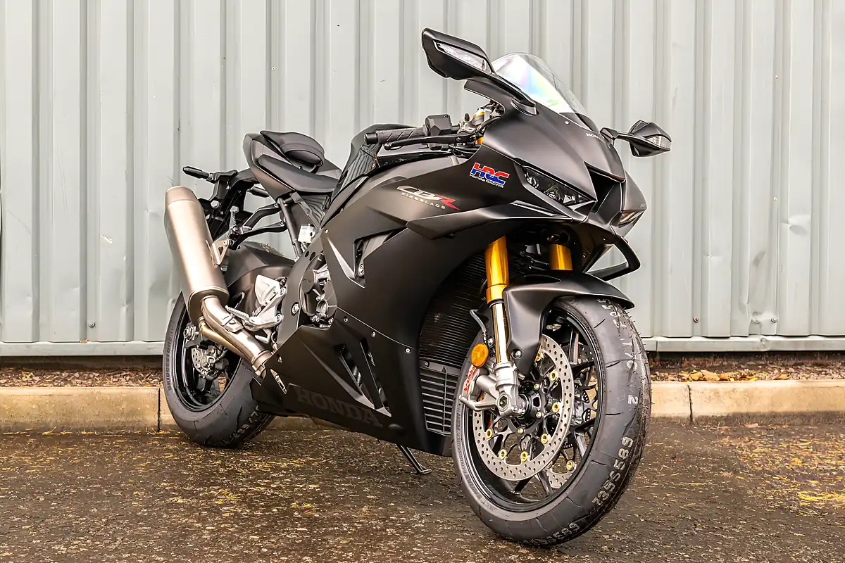 Used 2024 Honda CBR1000RR-R Fireblade Sp Matte Pearl Morion Black - Interior and Exterior details 2