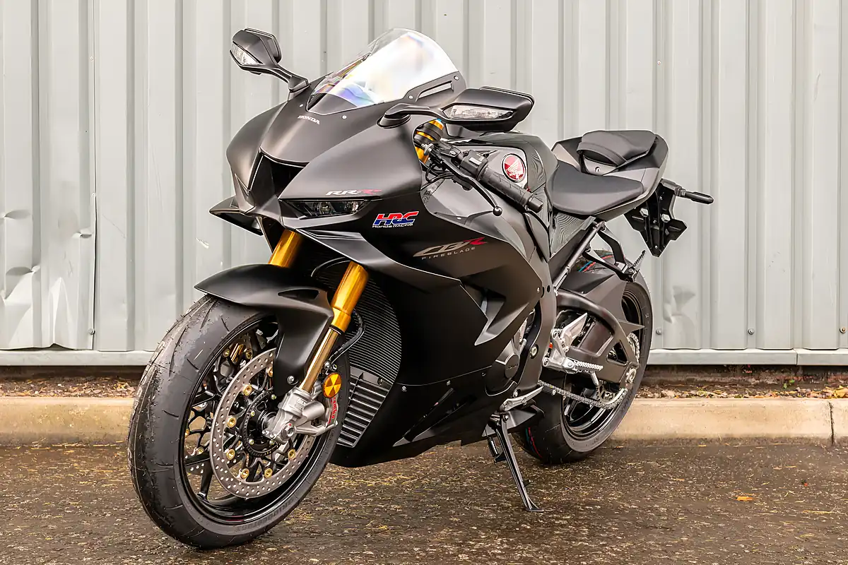 Used 2024 Honda CBR1000RR-R Fireblade Sp Matte Pearl Morion Black - Interior and Exterior details 4