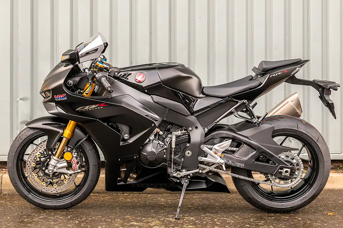 Used 2024 Honda CBR1000RR-R Fireblade Sp Matte Pearl Morion Black - Interior and Exterior details 5