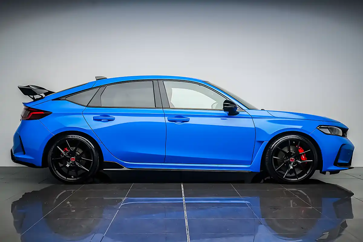 Used 2024 Honda Civic Type R Racing Blue Pearl - Interior and Exterior details 11