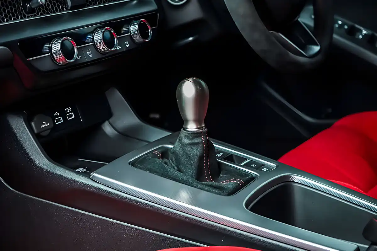 Used 2024 Honda Civic Type R Racing Blue Pearl - Interior and Exterior details 19