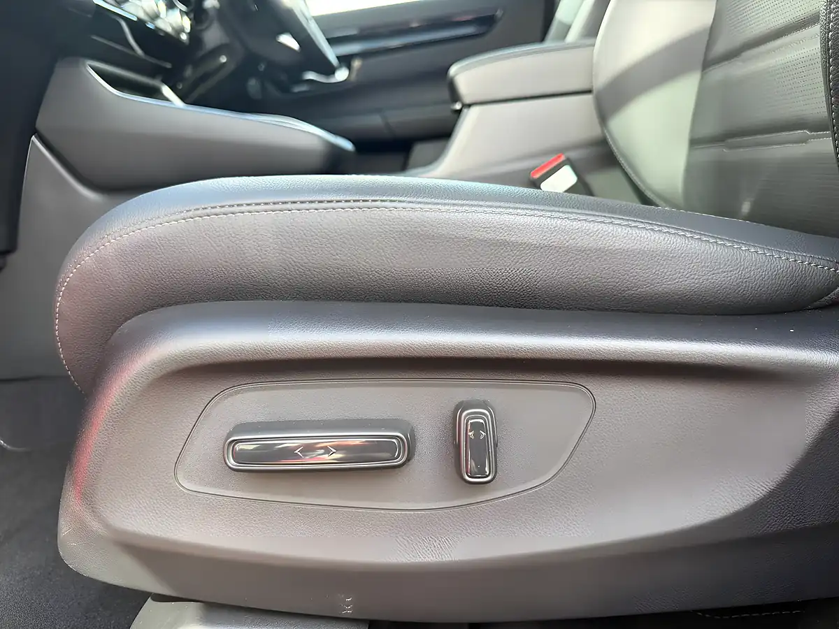 Used 2024 Honda Cr-V Elegance Red - Interior and Exterior details 11