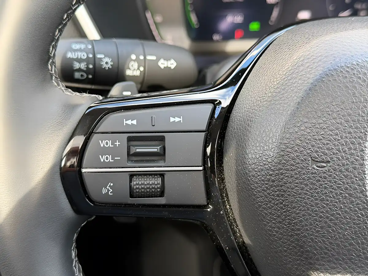 Used 2024 Honda Cr-V Elegance Red - Interior and Exterior details 12