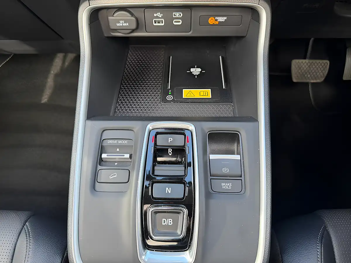 Used 2024 Honda Cr-V Elegance Red - Interior and Exterior details 13