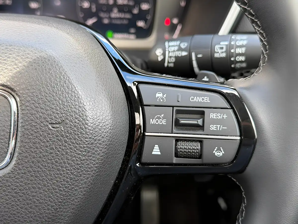 Used 2024 Honda Cr-V Elegance Red - Interior and Exterior details 14