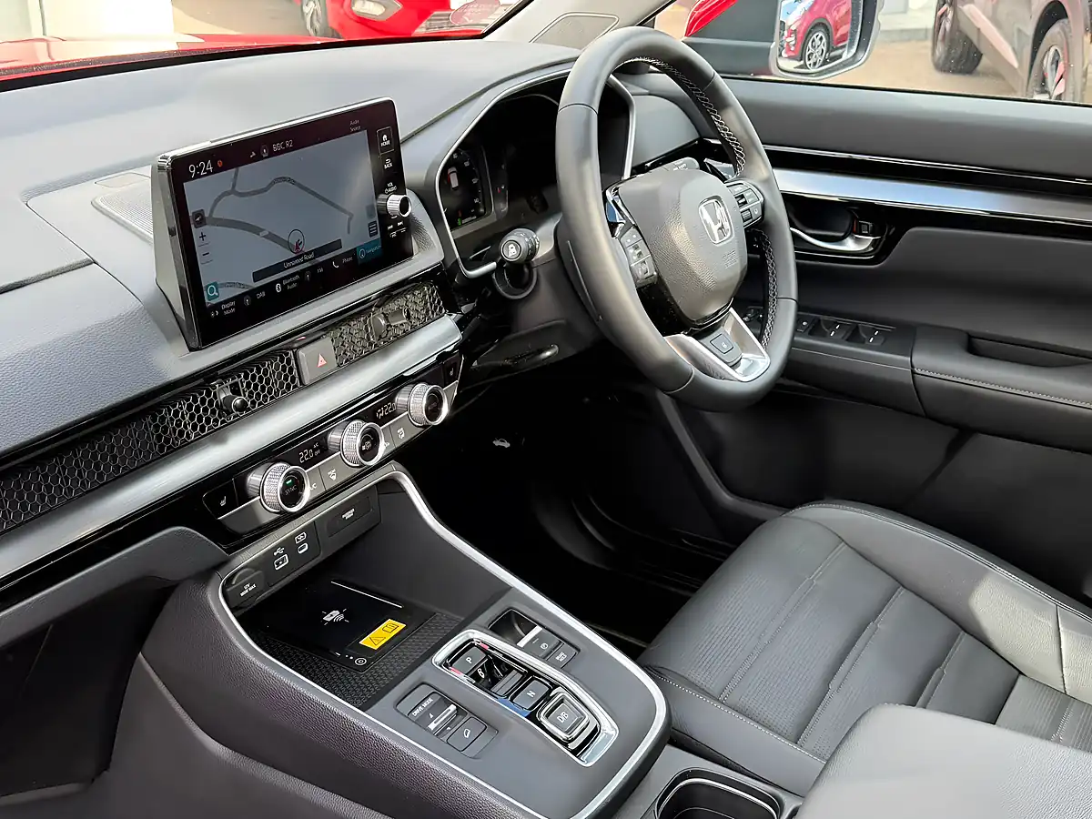 Used 2024 Honda Cr-V Elegance Red - Interior and Exterior details 5