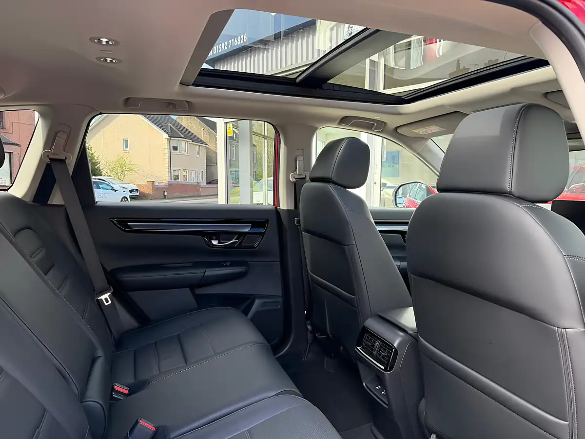 Used 2024 Honda Cr-V Elegance Red - Interior and Exterior details 9