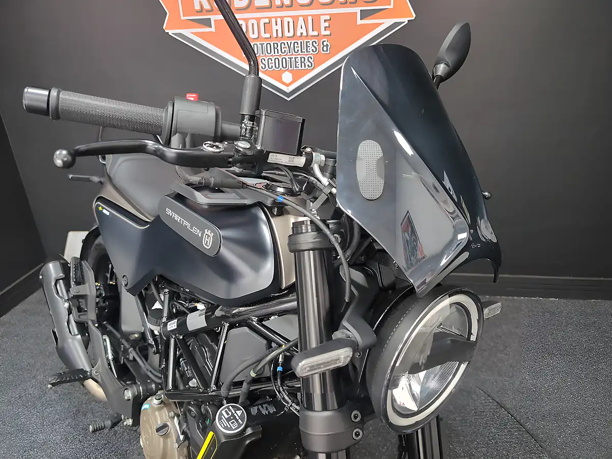 Used 2024 Husqvarna Svartpilen Arrow Black - Interior and Exterior details 5