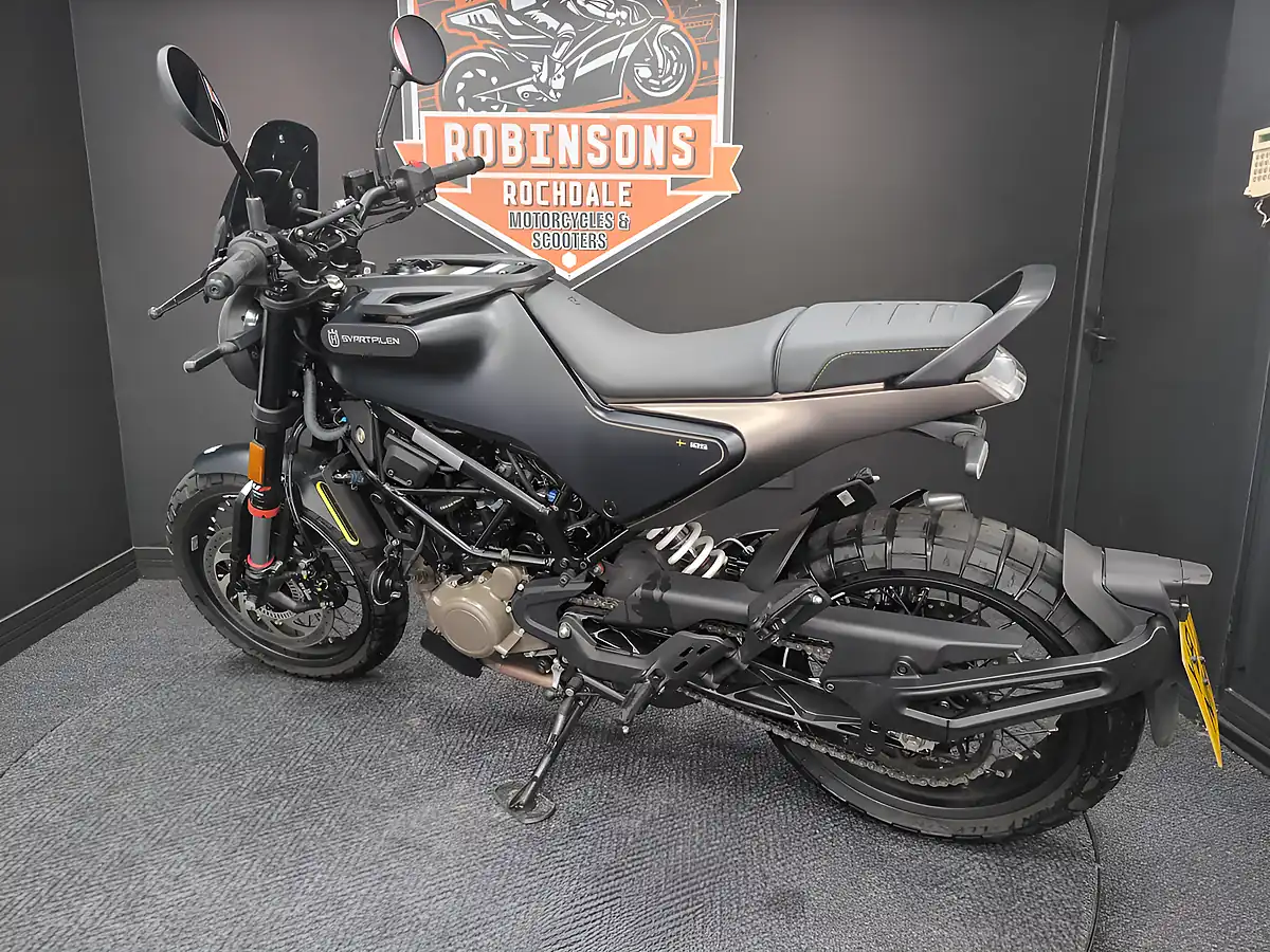 Used 2024 Husqvarna Svartpilen Arrow Black - Interior and Exterior details 8