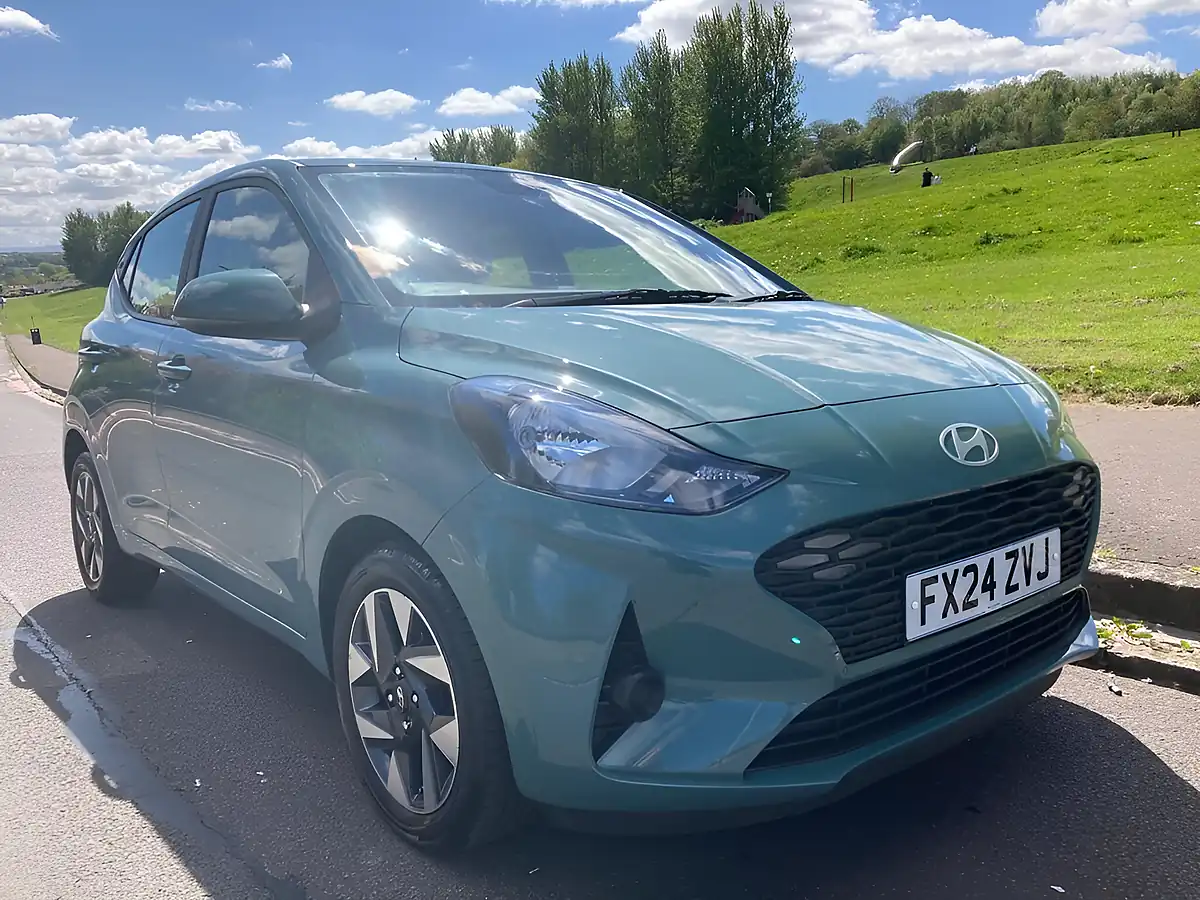Used 2024 Hyundai i10 Advance Auto Green - Front View