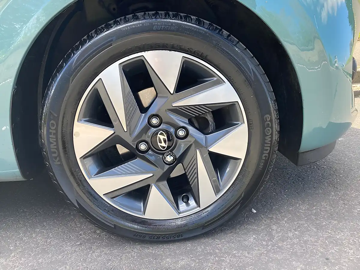 Used 2024 Hyundai i10 Advance Auto Green - Interior and Exterior details 9