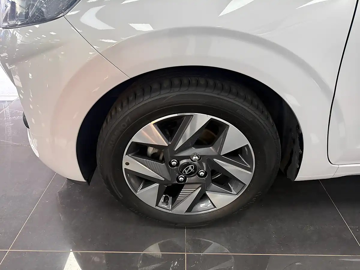 Used 2024 Hyundai I10 Advance Grey - Interior and Exterior details 12