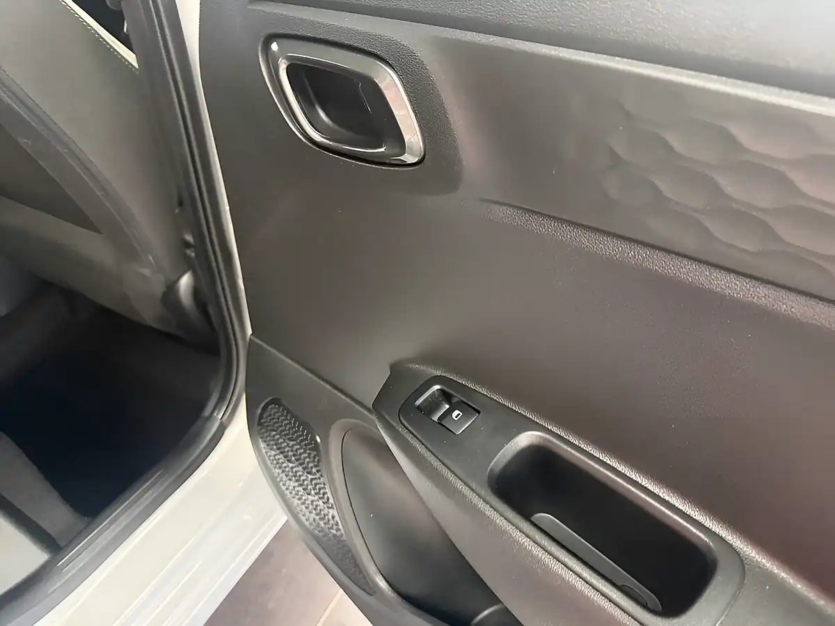 Used 2024 Hyundai I10 Advance Grey - Interior and Exterior details 6