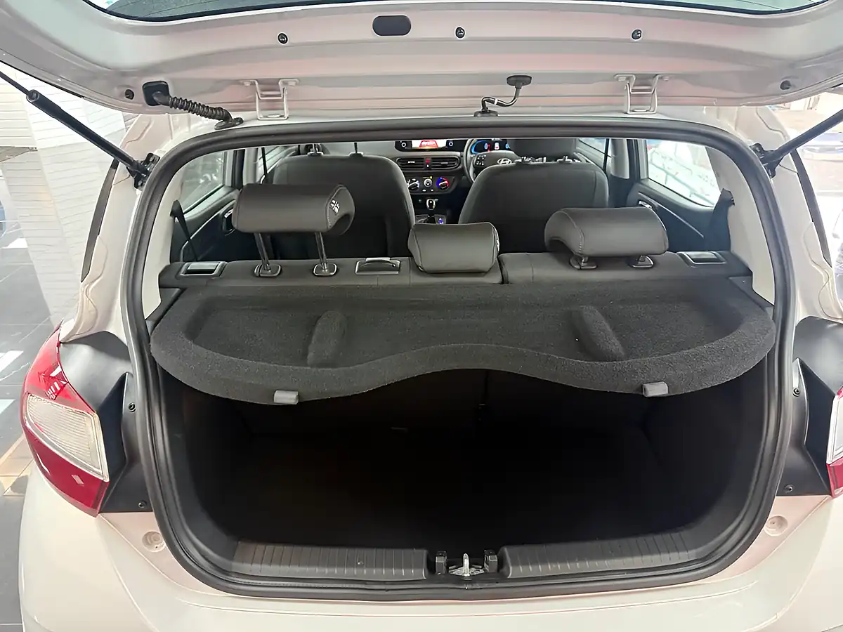 Used 2024 Hyundai I10 Advance Grey - Interior and Exterior details 9