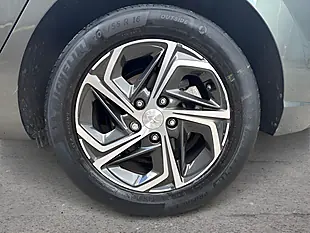 Used 2024 Hyundai i30 Se Connect Cypress Green Pearl - Interior and Exterior details 10