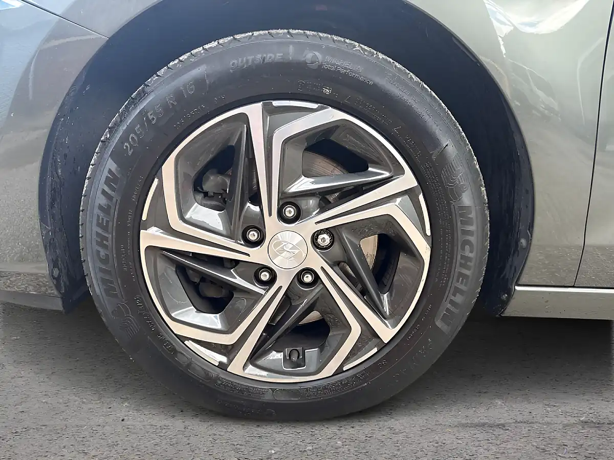 Used 2024 Hyundai i30 Se Connect Cypress Green Pearl - Interior and Exterior details 11