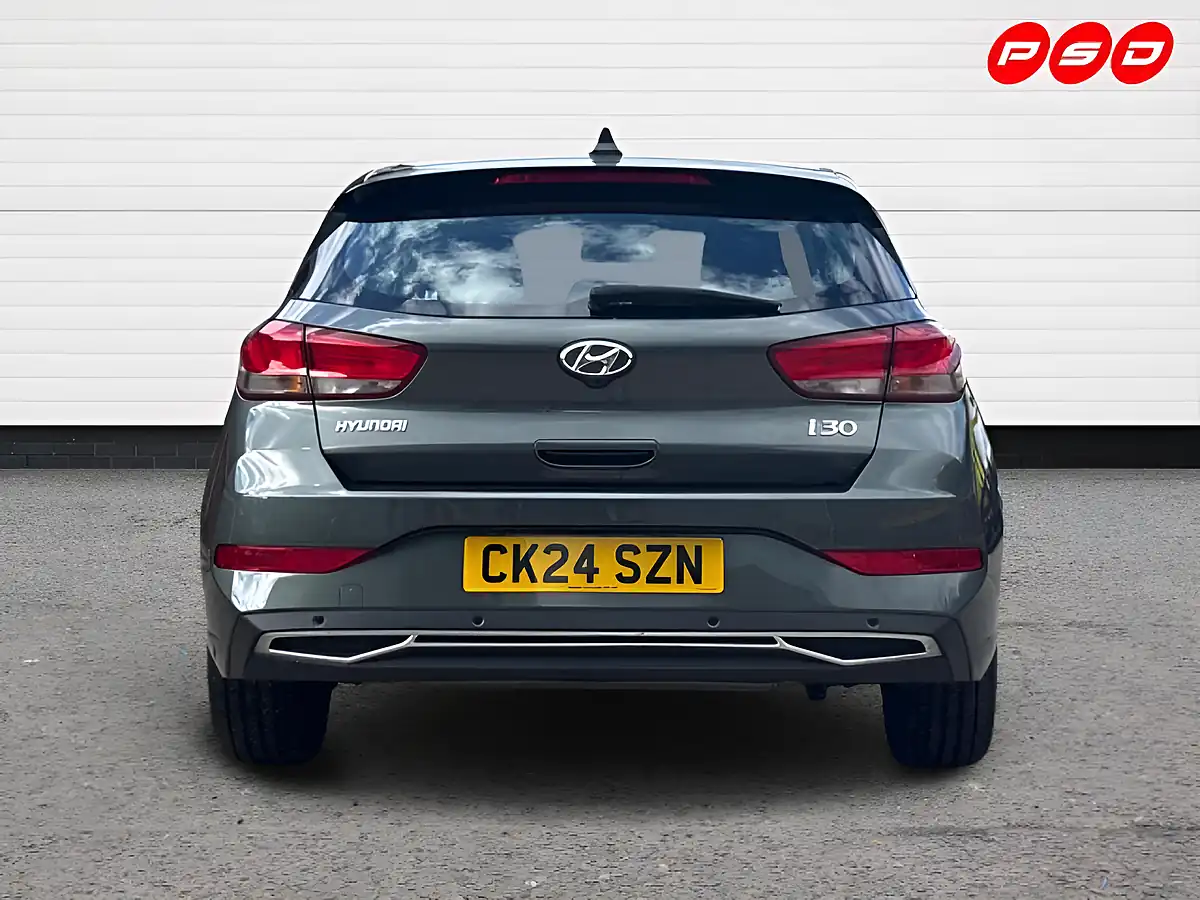 Used 2024 Hyundai i30 Se Connect Cypress Green Pearl - Interior and Exterior details 7