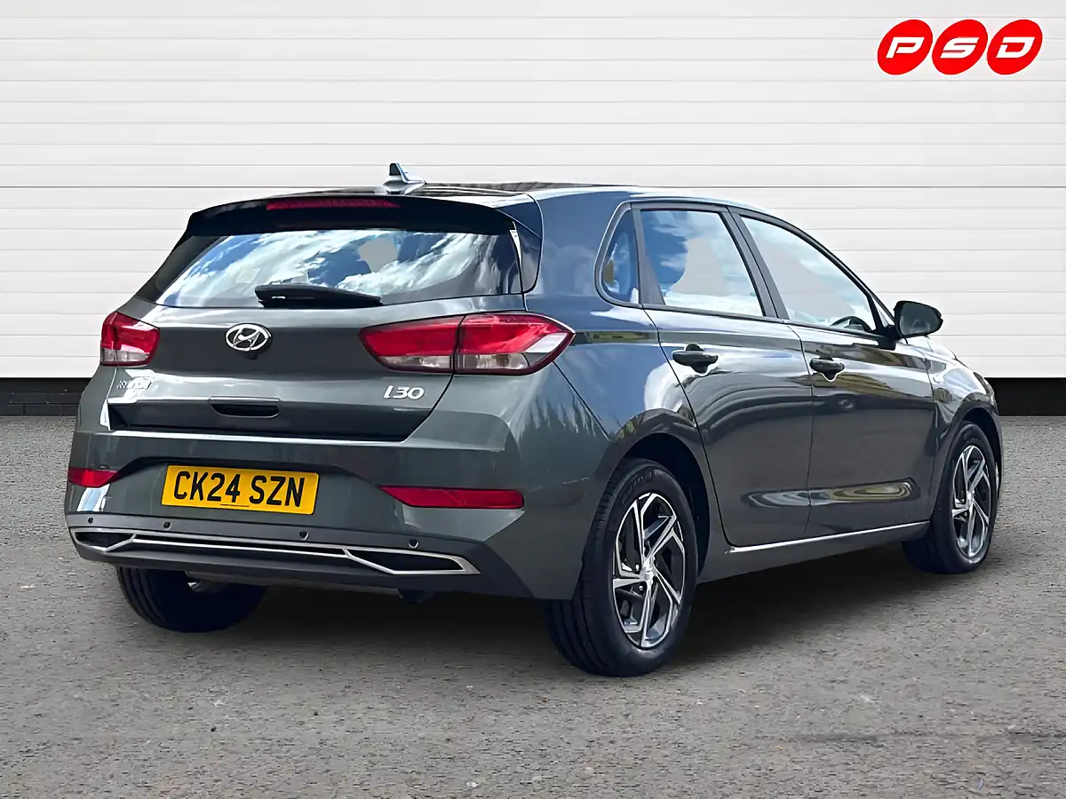 Used 2024 Hyundai i30 Se Connect Cypress Green Pearl - Interior and Exterior details 8
