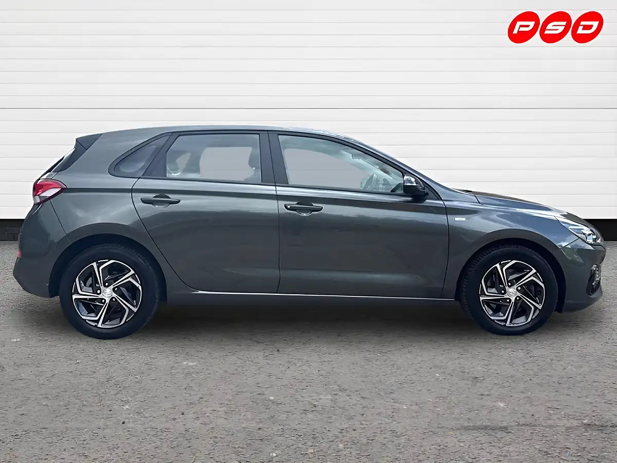 Used 2024 Hyundai i30 Se Connect Cypress Green Pearl - Interior and Exterior details 9