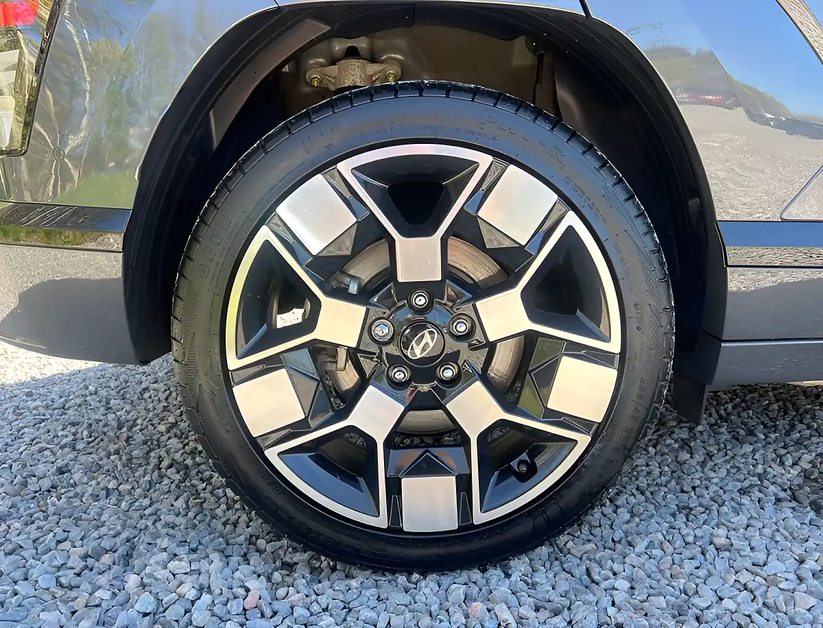 Used 2024 Hyundai Kona Ultimate Ecotronic Grey - Interior and Exterior details 10