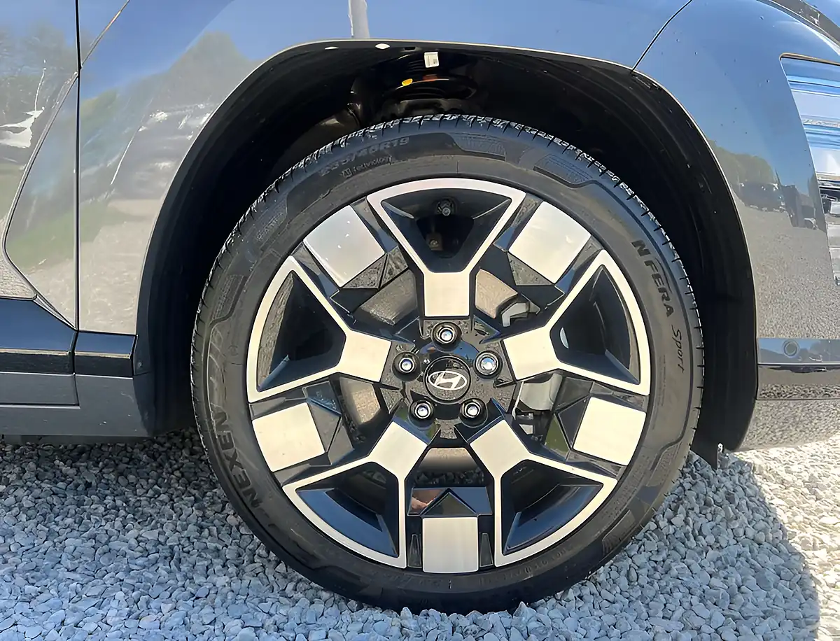 Used 2024 Hyundai Kona Ultimate Ecotronic Grey - Interior and Exterior details 9