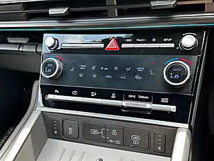 Used 2024 Hyundai Santa Fe Calligraphy Pebble Blue - Interior and Exterior details 14