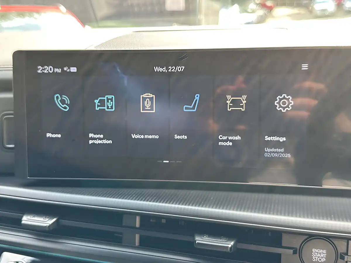 Used 2024 Hyundai Santa Fe Calligraphy Pebble Blue - Interior and Exterior details 16