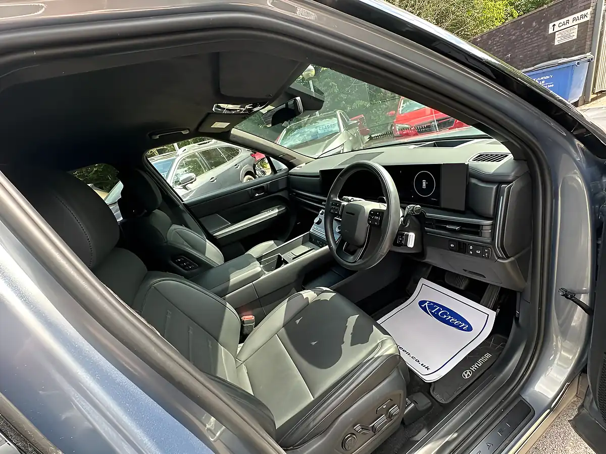 Used 2024 Hyundai Santa Fe Calligraphy Pebble Blue - Interior and Exterior details 8
