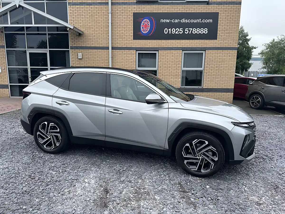 Used 2024 Hyundai Tucson Ultimate Silver - Front View