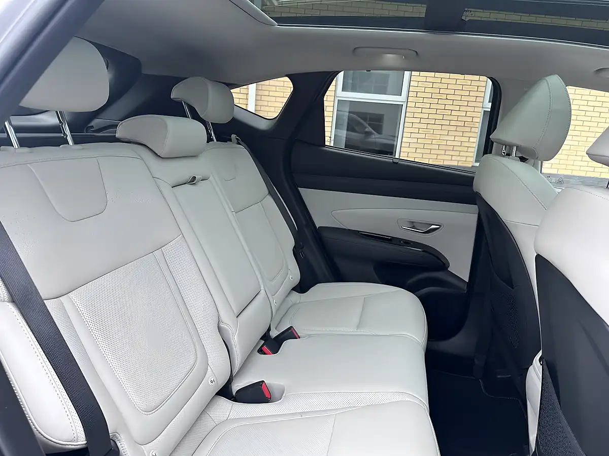 Used 2024 Hyundai Tucson Ultimate Silver - Interior and Exterior details 14