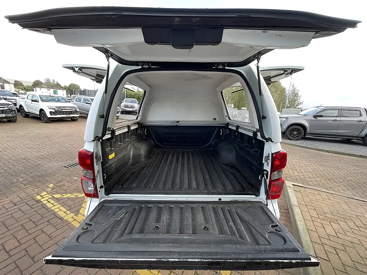 Used 2024 Isuzu D-Max DL20 White - Interior and Exterior details 11