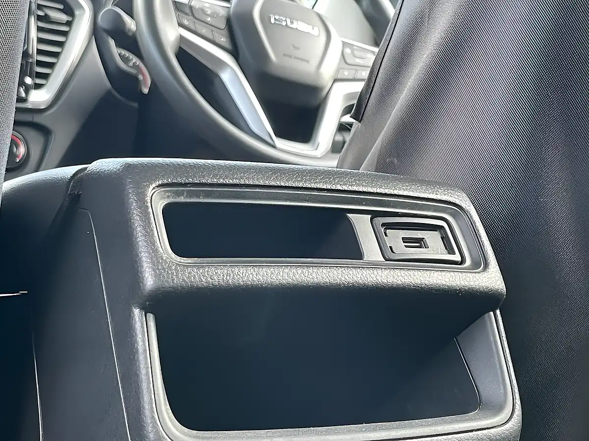 Used 2024 Isuzu D-Max DL20 White - Interior and Exterior details 13
