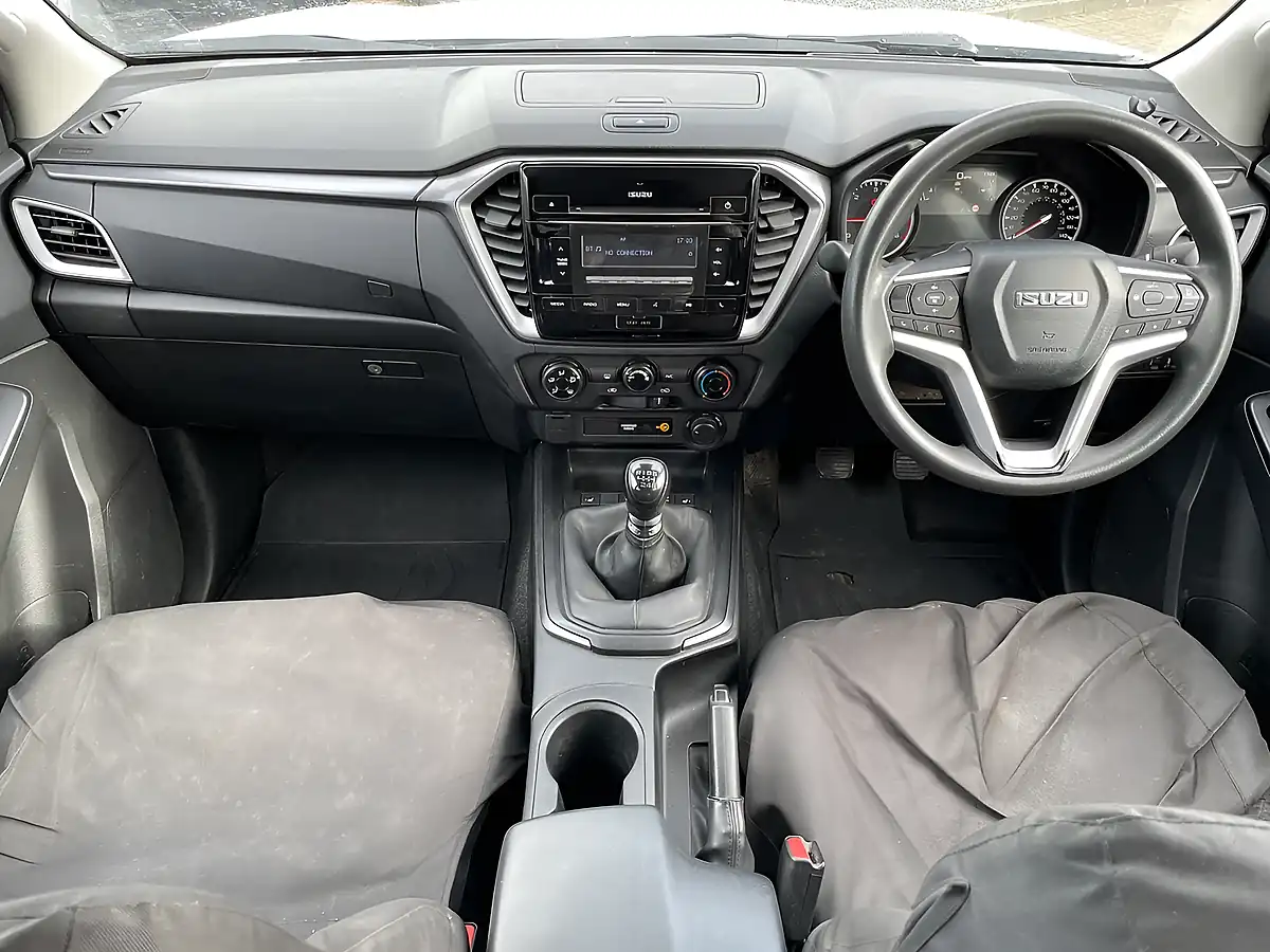Used 2024 Isuzu D-Max DL20 White - Interior and Exterior details 15