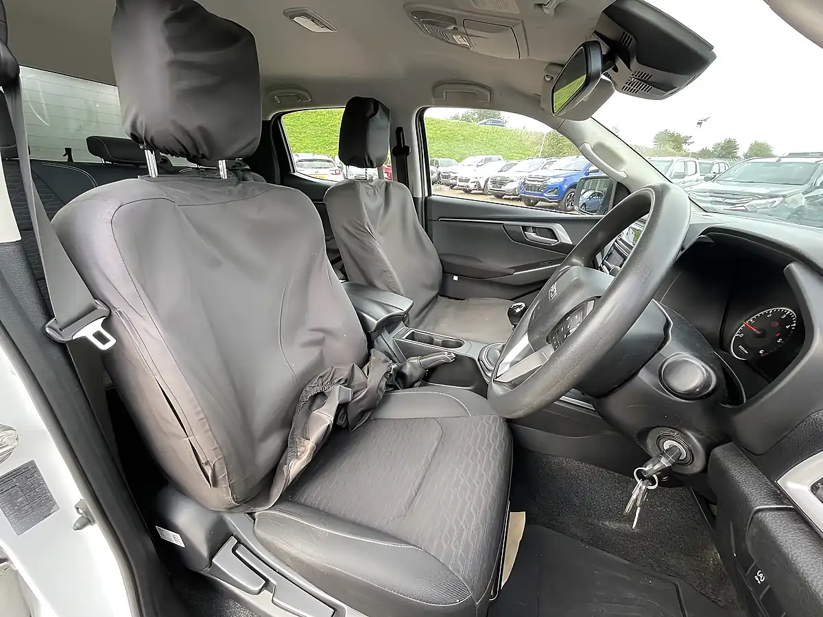 Used 2024 Isuzu D-Max DL20 White - Interior and Exterior details 16