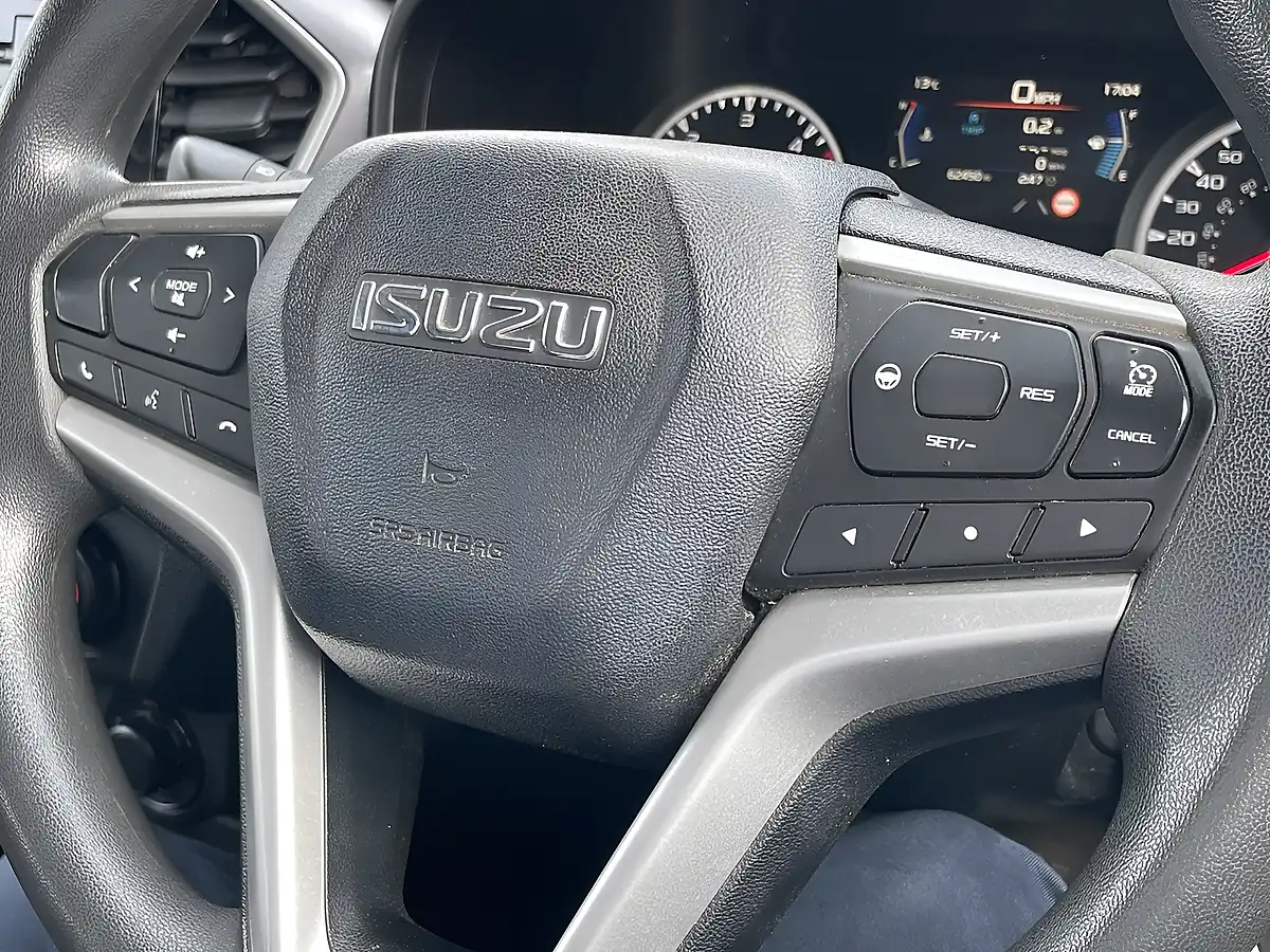 Used 2024 Isuzu D-Max DL20 White - Interior and Exterior details 17