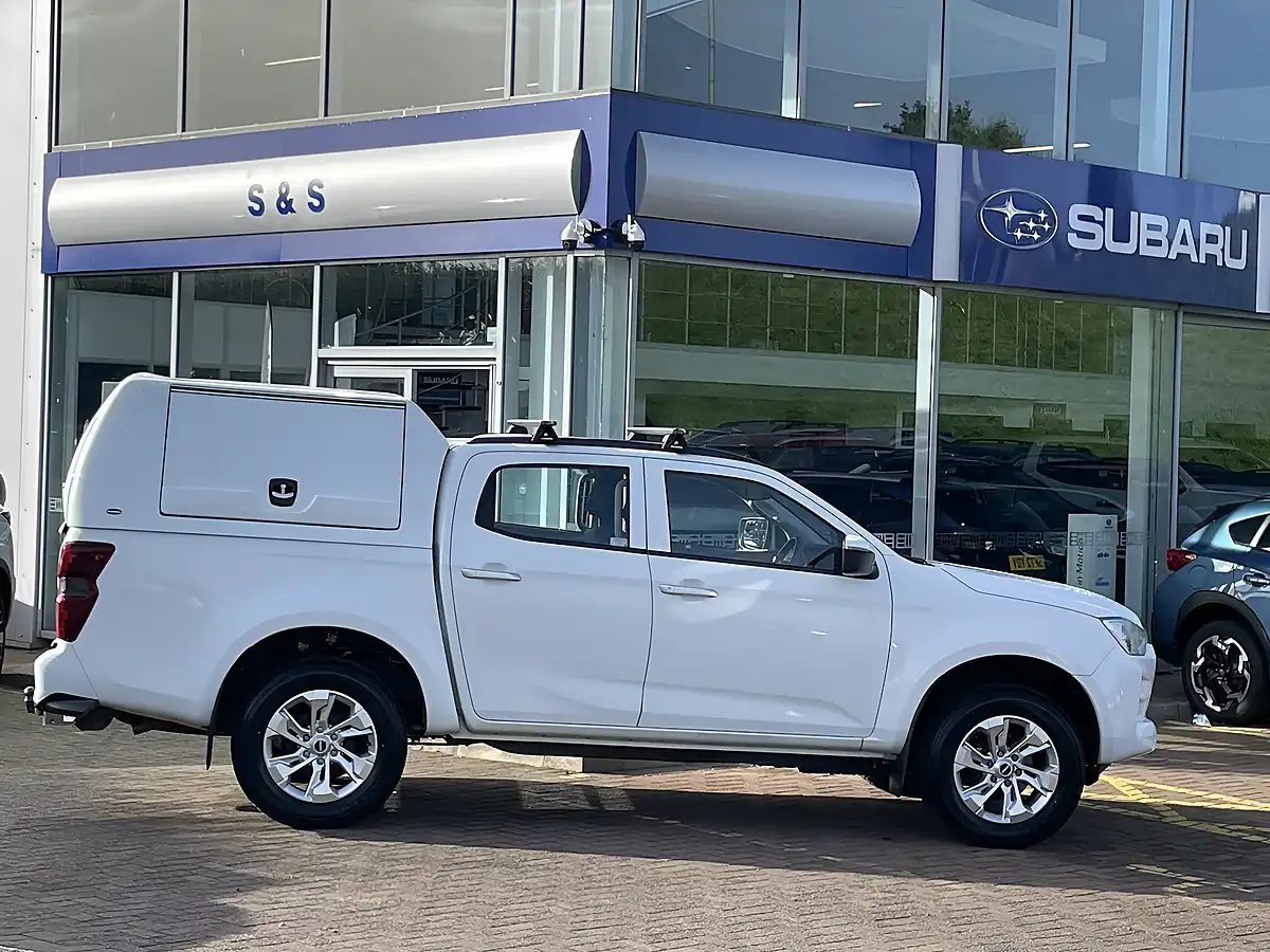 Used 2024 Isuzu D-Max DL20 White - Interior and Exterior details 2