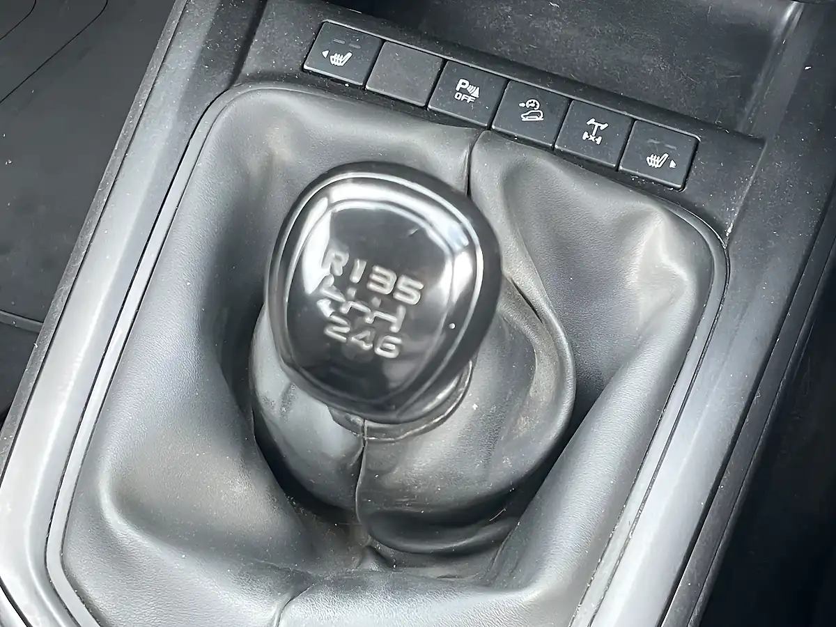Used 2024 Isuzu D-Max DL20 White - Interior and Exterior details 20
